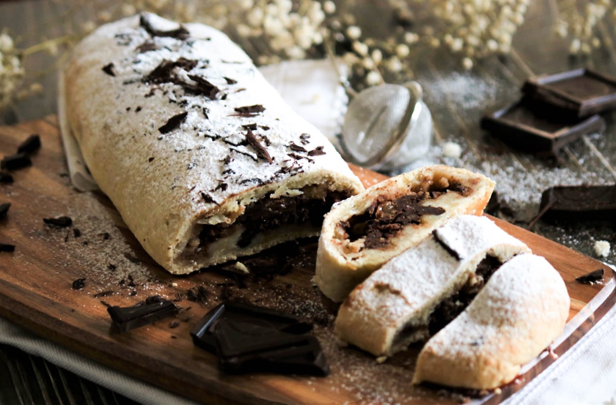 Pear and Chocolate strudel Recipe