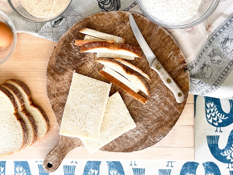 cut the bread crust