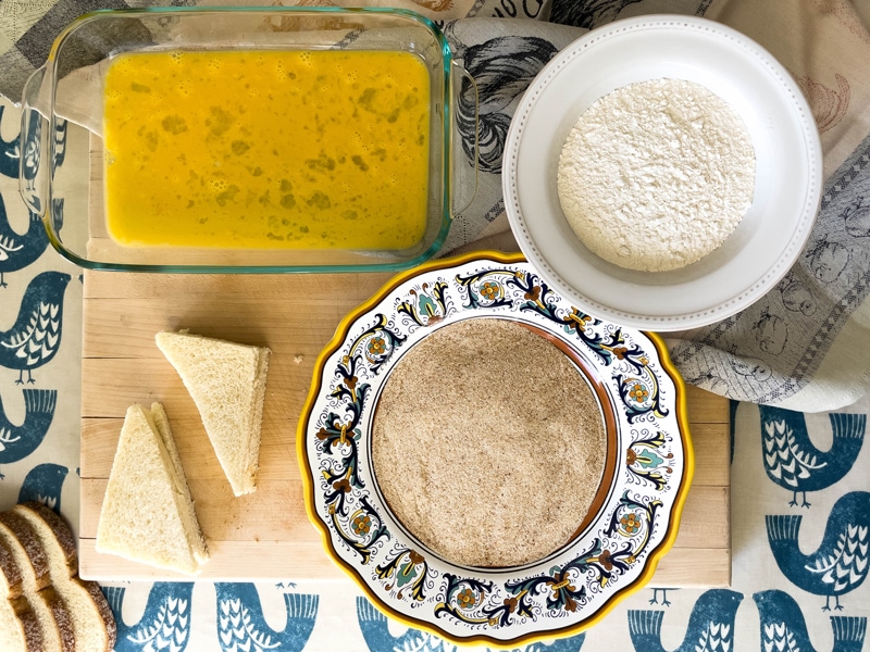 fill the plates with eggs, flour and breadcrumbs