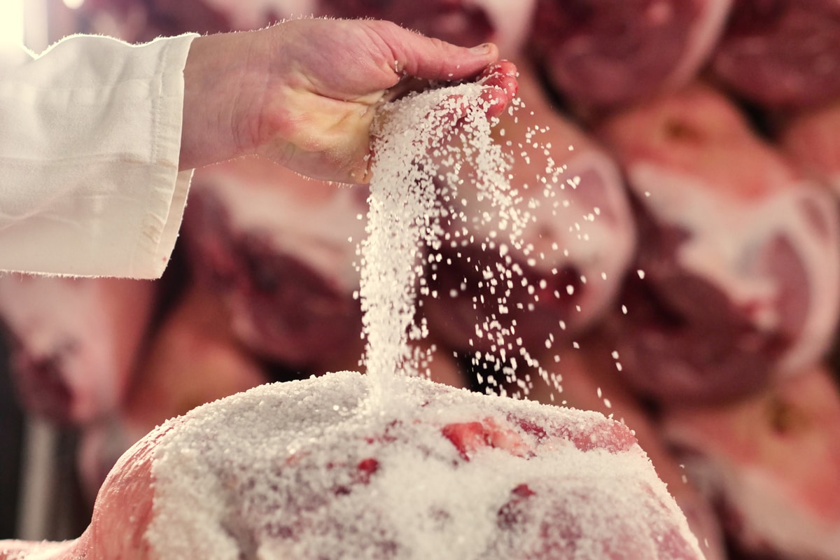 salting of prosciutto