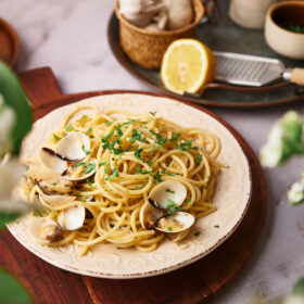 spaghetti with clams on a plate