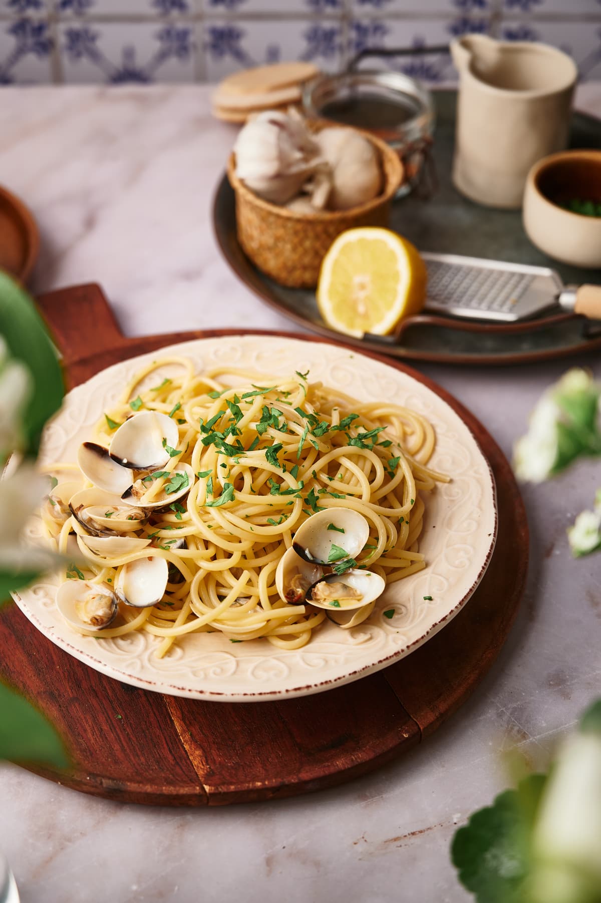 spaghetti with clams on a plate