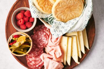 Picture of Tigelle Foccaccine Bread on a cutting board