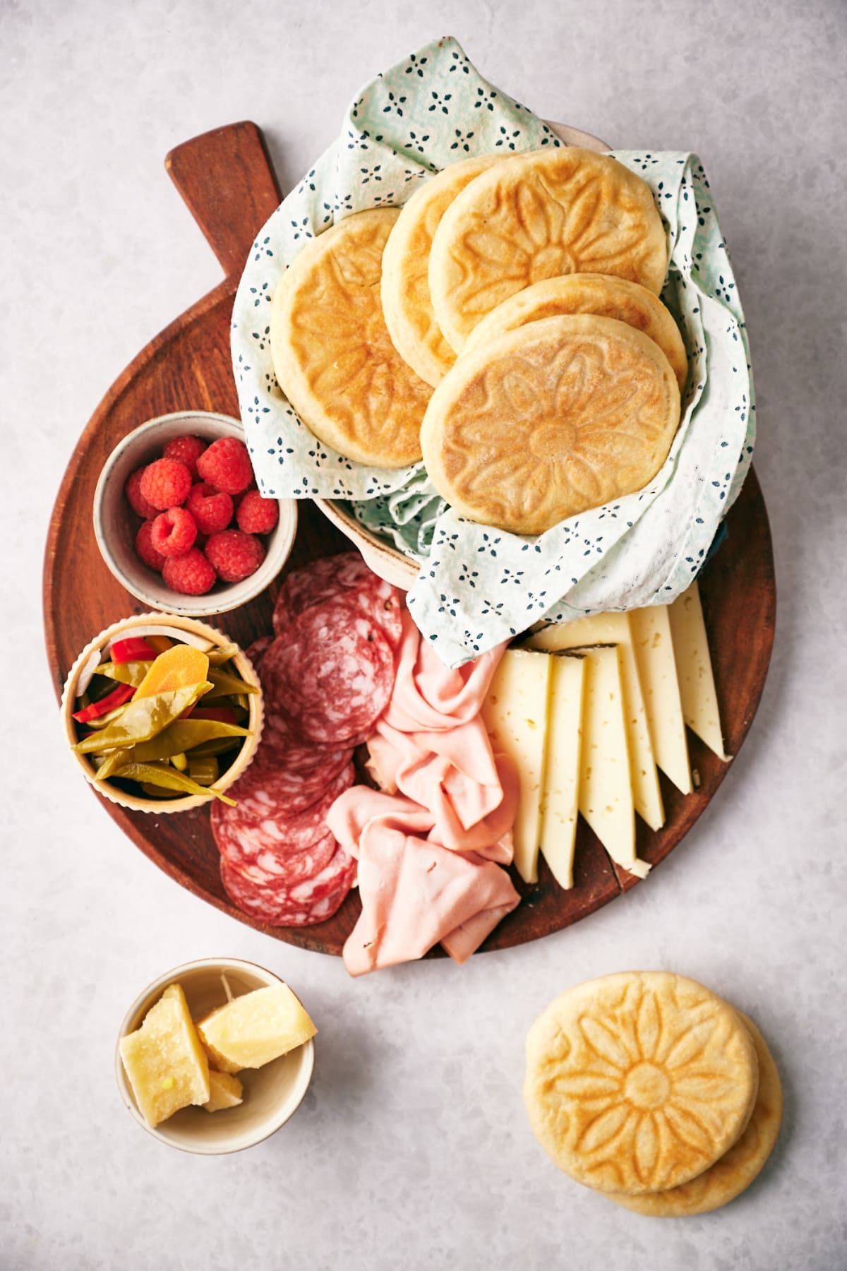 Picture of Tigelle Foccaccine Bread on a cutting board