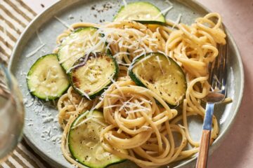 Vegetarian carbonara served on a plate