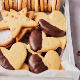 authentic italian butter cookies in a tin