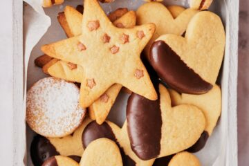 italian butter cookies in a box