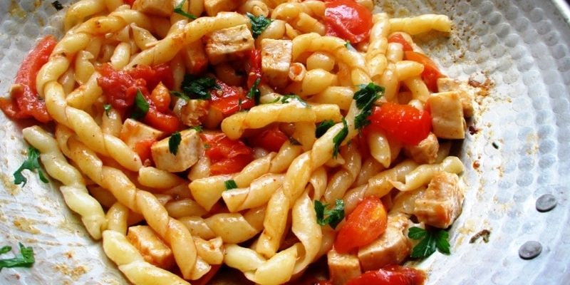 Busiate con pesce spada e melanzane