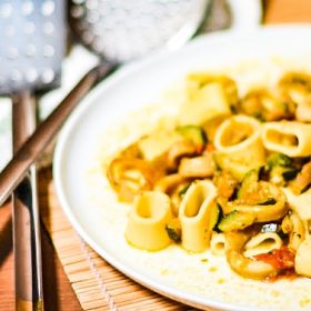 Calamarata pasta con zucchine bottarga e calamari
