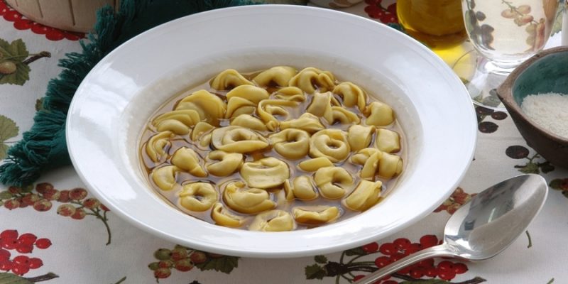 Cappelletti in brodo