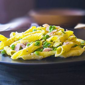 homemade Garganelli with Cream, Ham and Peas Recipe