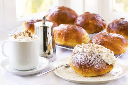 Maritozzi con la Panna - Sweet buns recipe with whipped cream