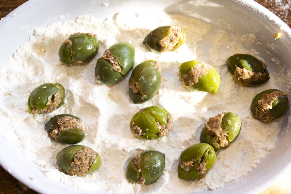 preparing stuffed olives ascolana at home