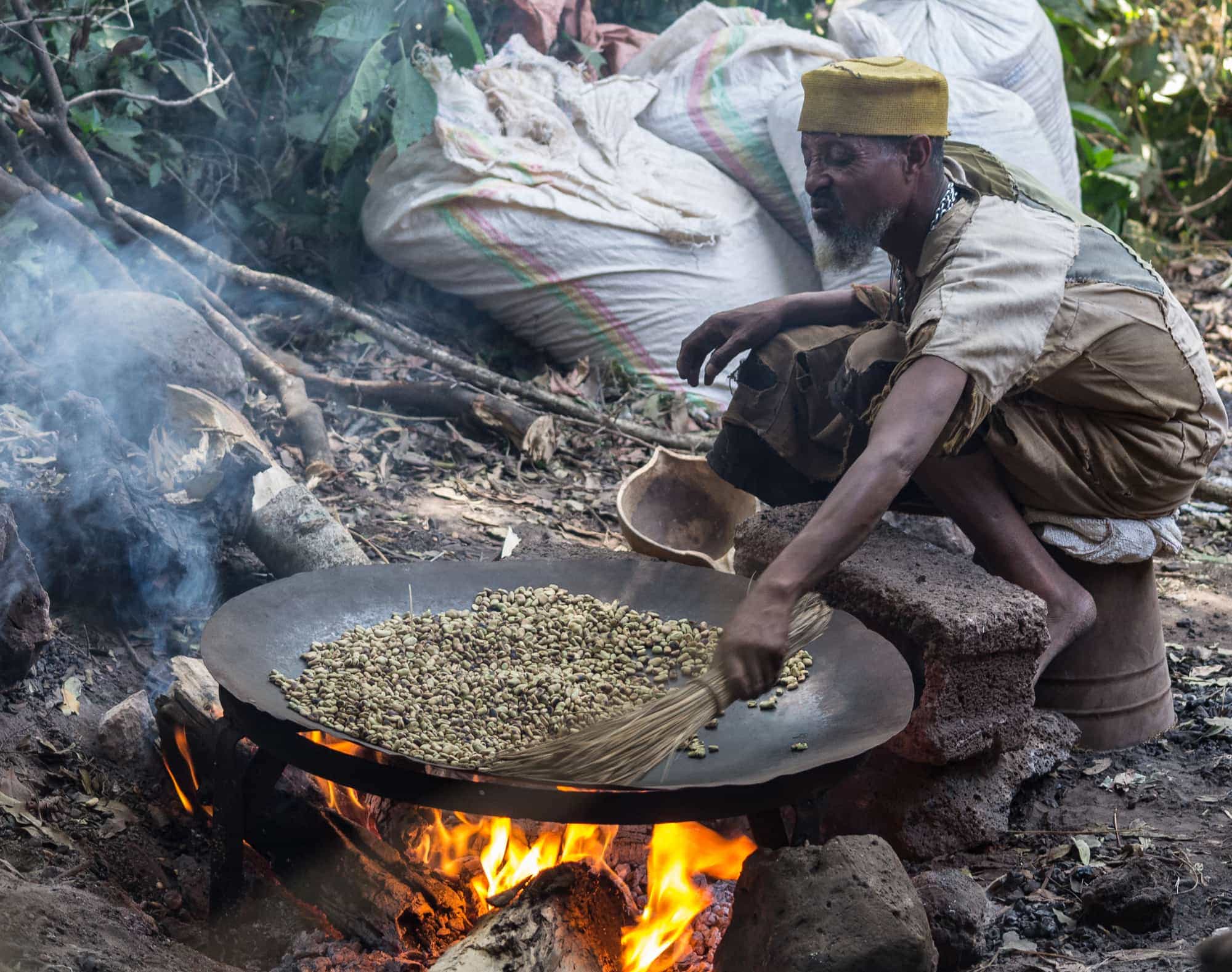 Roasting coffee beans in the ethiopian way