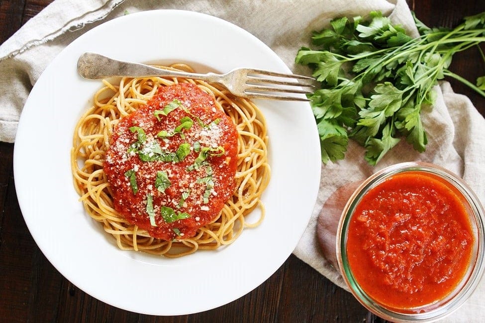 Fresh ingredients are the best for this spaghetti marinara recipe.