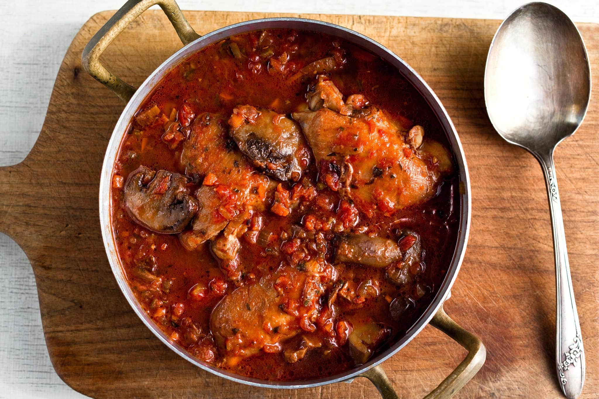 This authentic Italian chicken cacciatore recipe will make you lick your fingers.